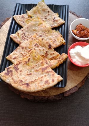 A picture of Mix vegetable paratha.
