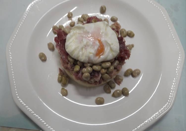 Ensalada tibia de habitas, jamón y atún