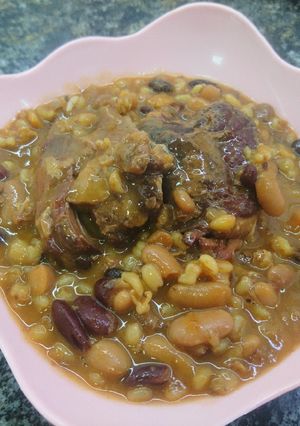 Una foto de Cholent