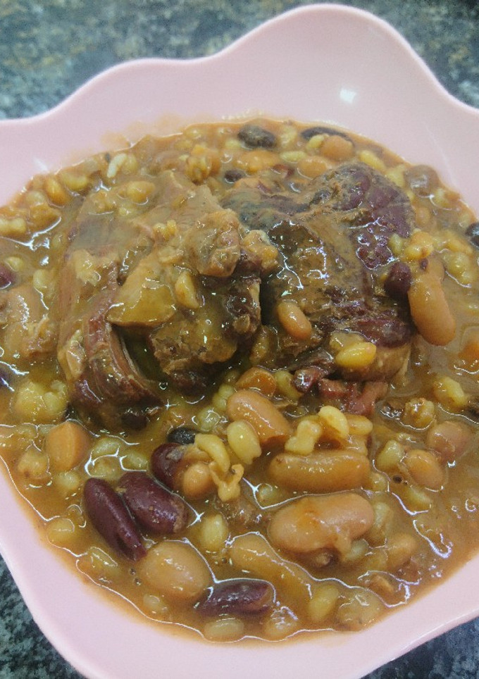 Una foto de Cholent
