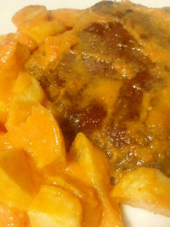 Una foto de Filete ruso con patatas y salsa de tomate casero