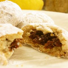 A picture of Kahk (Egyptian Dessert).