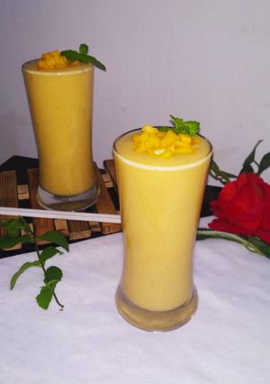 A picture of Banana Papaya Smoothies.
