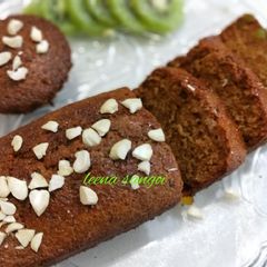 A picture of Strawberry semolina tea time cake.