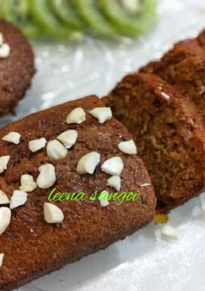 A picture of Strawberry semolina tea time cake.