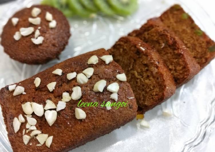 Strawberry semolina tea time cake