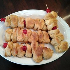 A picture of Monkey Bread Kabobs.