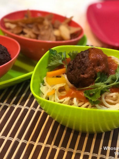 A picture of Whosayna’s Veggie Spaghetti served with Meat balls and Red Sauce.