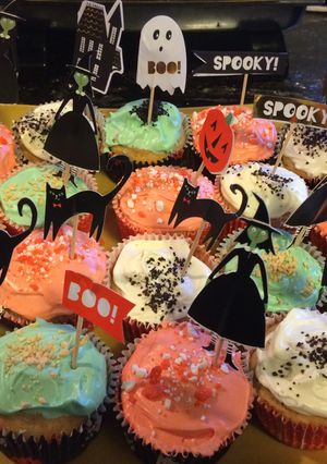 A picture of Pumpkin Spice Cupcakes with Cream Cheese Frosting.