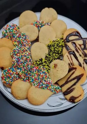 عکسی از دستور کوکی قلبی💛(شیرینی کره ای)