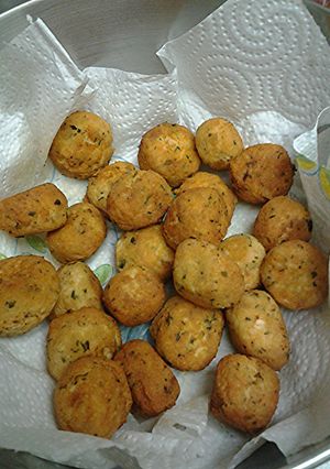 A picture of Parmesan chickenballs.