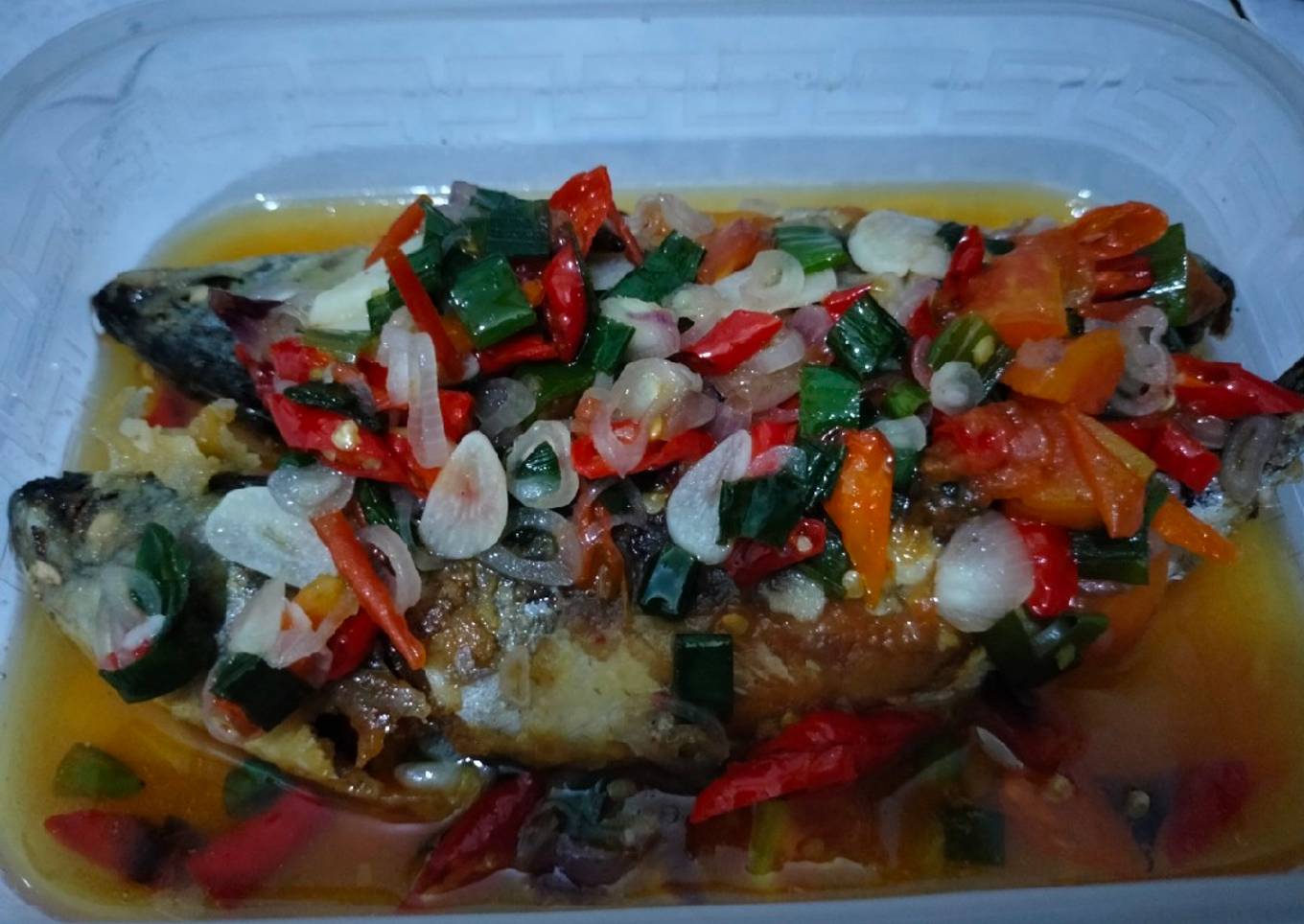 Ikan salem tumis cabe bawang