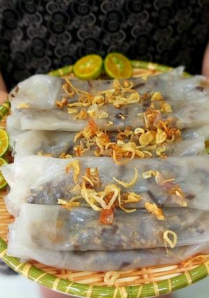 A picture of Bánh Cuốn Made with Rice Paper.