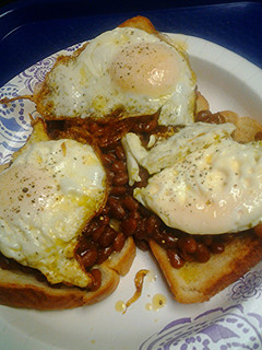 A picture of Baked beans on toast with egg.