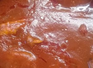 Una foto de Salsa de tomates con alitas