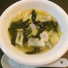 Wakame Seaweed and Garlic Soup with Cabbage A picture of Wakame Seaweed and Garlic Soup with Cabbage.