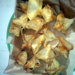 A picture of apple wontons.