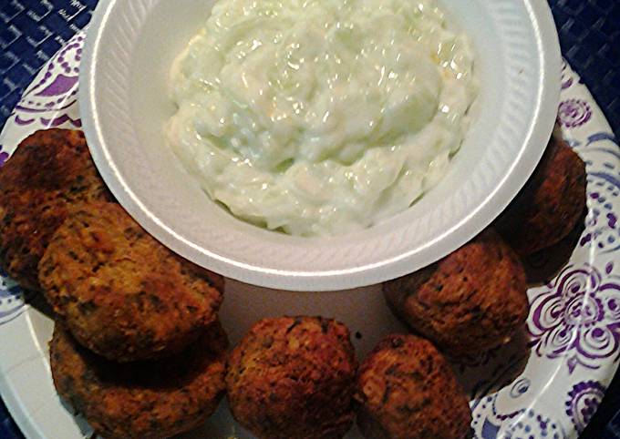 Falafels and cucumber yogyurt sauce