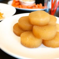 A picture of How To Choose and Prepare Daikon Radishes.