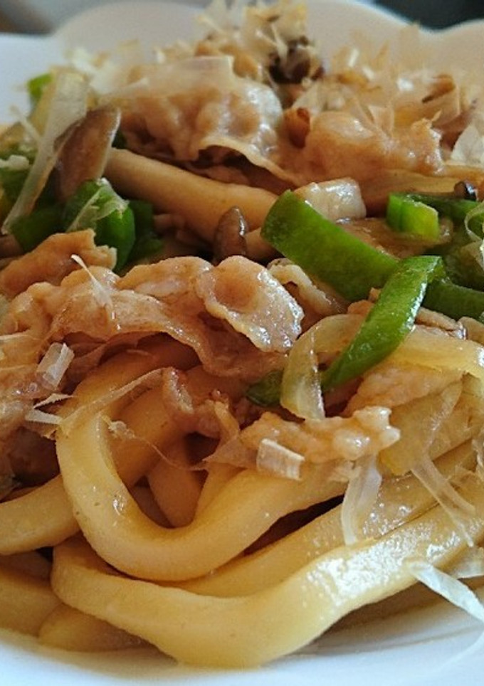 A picture of Quick and Easy Stir-Fried Udon with Shirodashi.