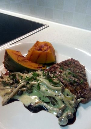 A picture of Ribeye and Shimeji.