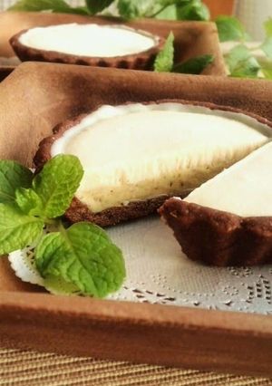 A picture of Chocolate Pistachio Ice Cream Tart.