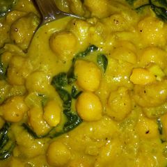 A picture of Curry Chickpeas with Spinach.
