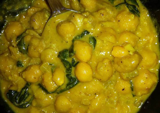 Curry Chickpeas with Spinach