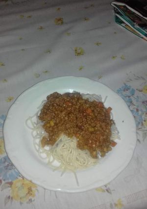A picture of Mince and vegetable curry in tin.
