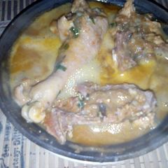 A picture of Nigerian chicken pepper soup.