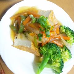A picture of Atsuage with Sweet and Sour Vegetable Sauce.