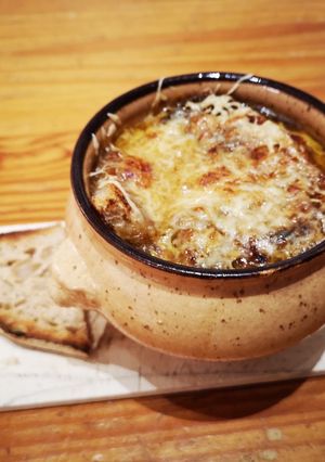 Une photo de Soupe à l'oignon gratinée