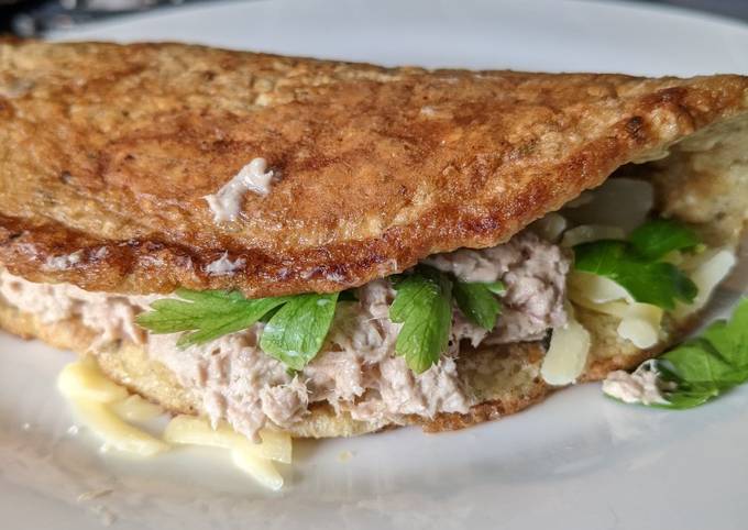 Oat omelette with cheese and Tuna salad