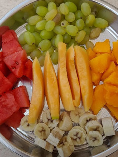 फ्रूट चाट (fruit chaat recipe in Hindi) रेसिपी मुख्य फोटो