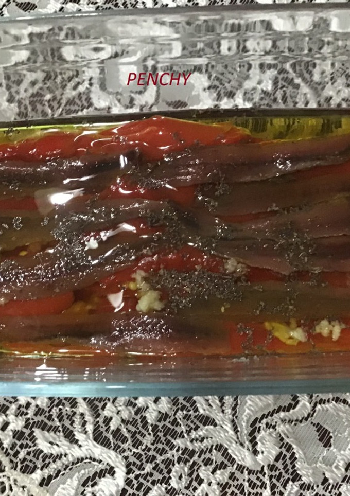Una foto de Pimientos asados con anchoas de Cantabria