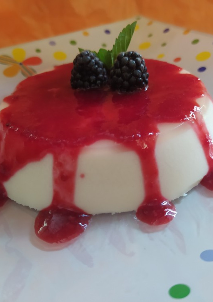 Una foto de Panna Cotta de canela con mezcal