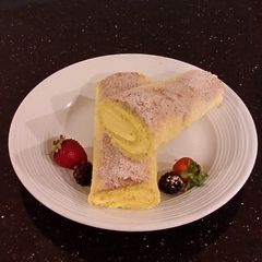 A picture of Lemon Cake Roll.