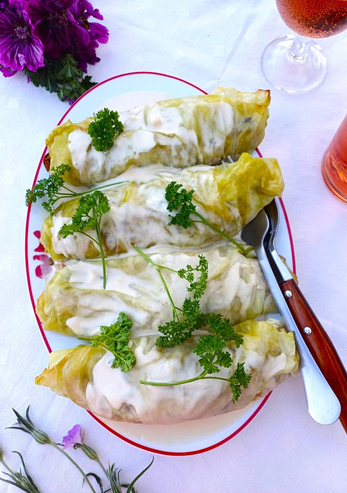Una foto de Repollo relleno libanés vegano