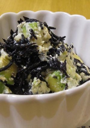 A picture of Hijiki Seaweed & Avocado Western-Style Dressing.