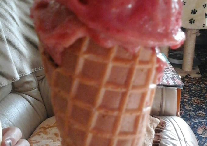 Irmgards Strawberry Pavlova ice cream/sorbet low calorie