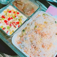 A picture of Chicken chilli with fried rice.