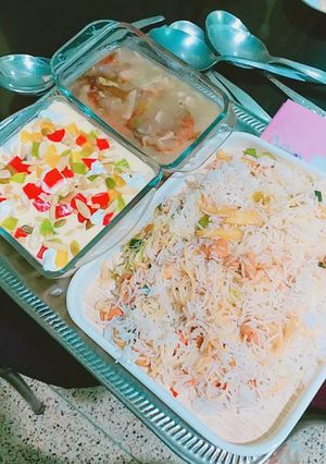 A picture of Chicken chilli with fried rice.