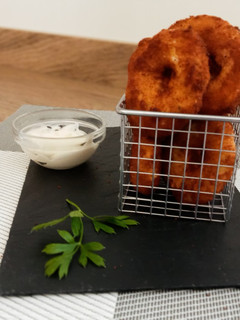 Una foto de Aros de pollo fritos