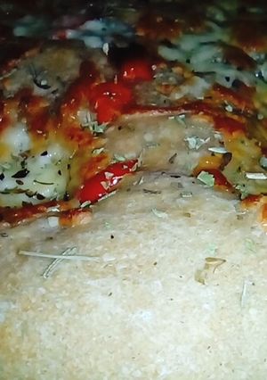 Una foto de Focaccia de masa madre con harina integral.. 😋