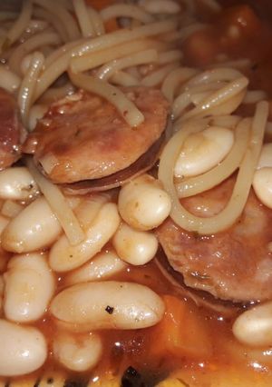 Una foto de Porotos con Chorizo
