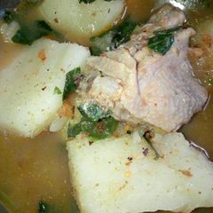 A picture of Yam pepper soup with chicken.