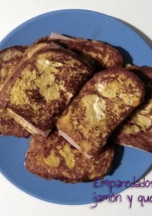 Una foto de Emparedados de jamón y queso freidora de aire