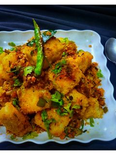 पावभाजी मसाला रवा ढोकळा (pav bhaji masala rawa dhokla recipe in marathi) रेसिपी चे मुख्य फोटो