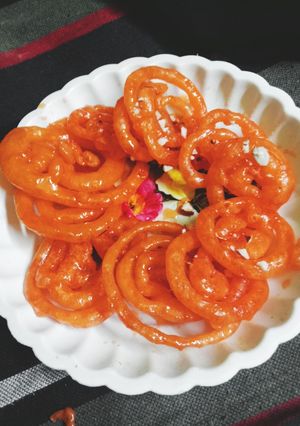गुजरती जलेबी (Gujrati jalebi recipe in hindi) रेसिपी मुख्य फोटो