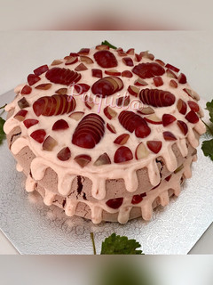 Una foto de Pavlova otoñal 🍁de chocolate y uvas 🍇